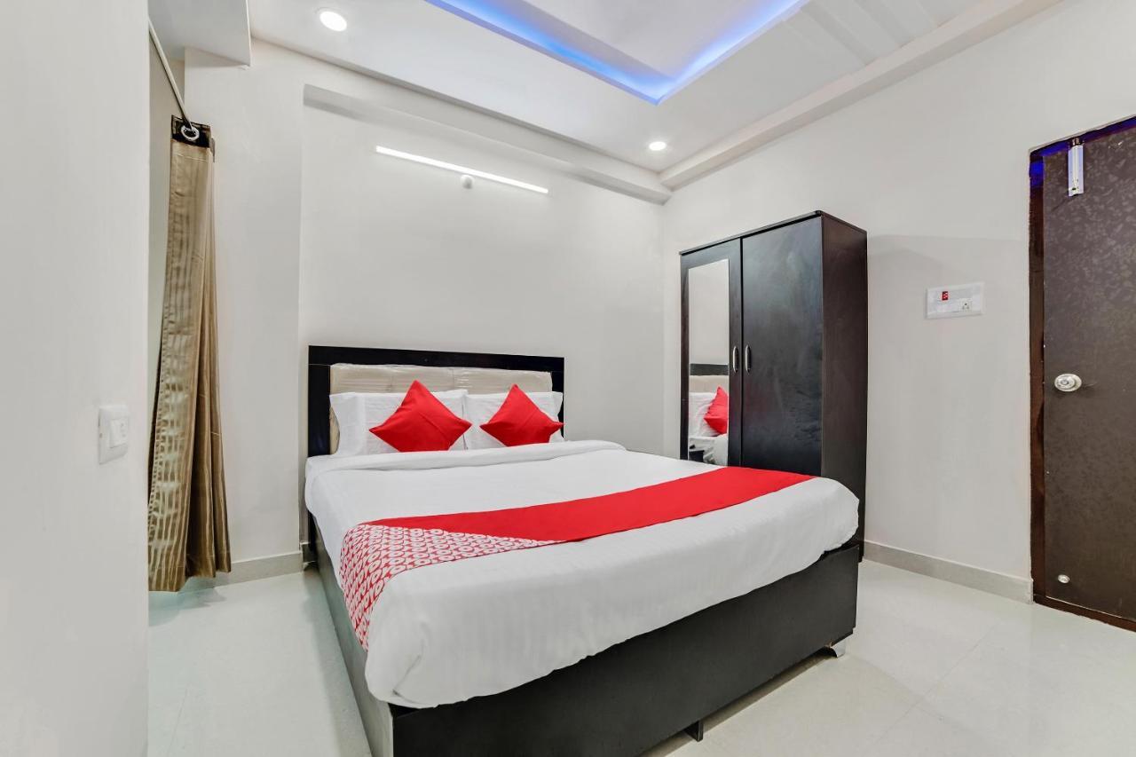 Vaccinated Staff- Oyo Flagship 60526 Five Star Grand Shamshabad Exterior foto