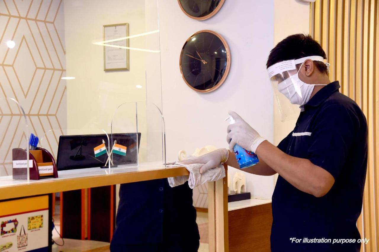 Vaccinated Staff- Oyo Flagship 60526 Five Star Grand Shamshabad Exterior foto